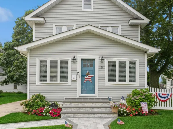 8 Sylvester Place, Lynbrook, NY 11563