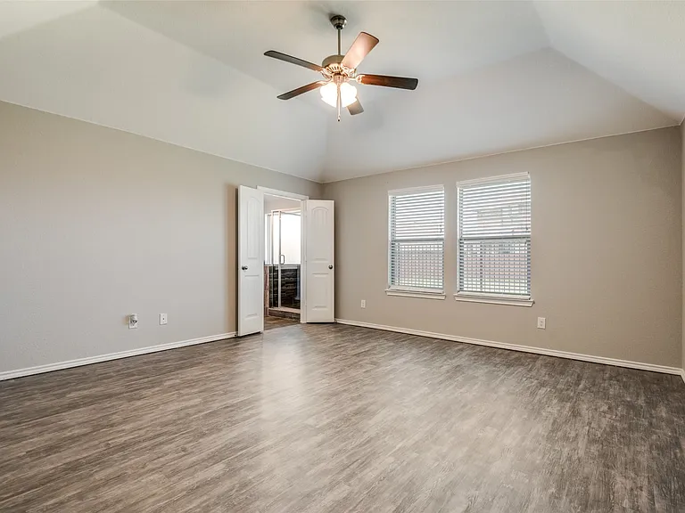 519 Long Prairie Dr — Photo 3
