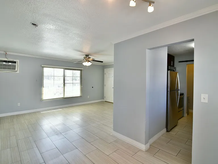 1003 E Clark Ave — Photo 6