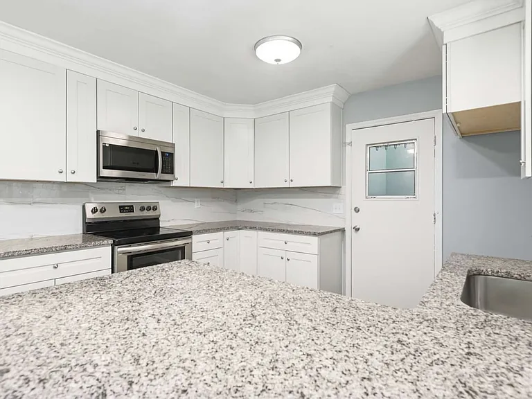 4421 Jenwood St — Photo 18