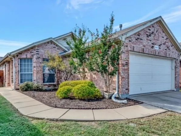 6461 Regina Dr, Fort Worth, TX 76131
