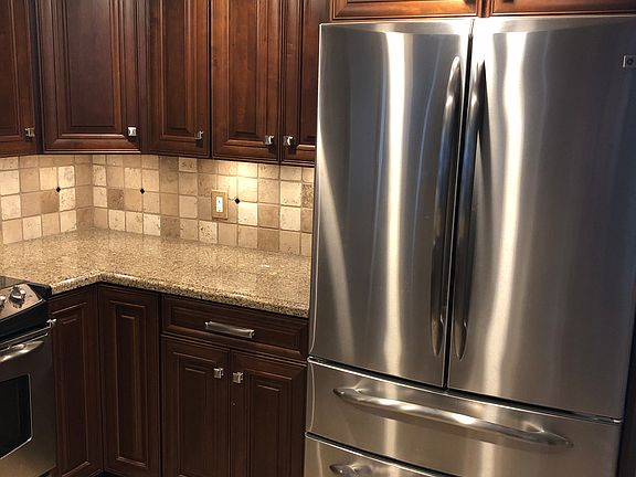 Tumbled marble backsplash 