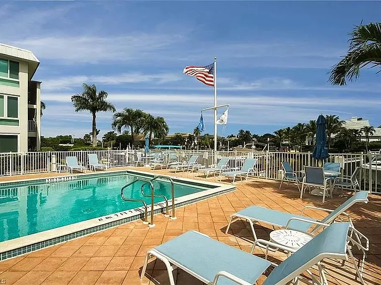 2100 Gulf Shore Blvd N #208 — Photo 11