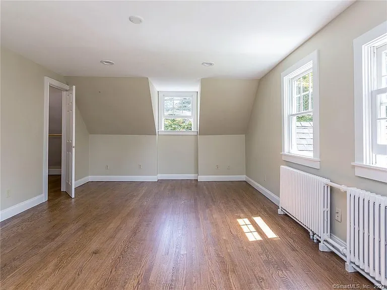 33 Washington Ave — Photo 21