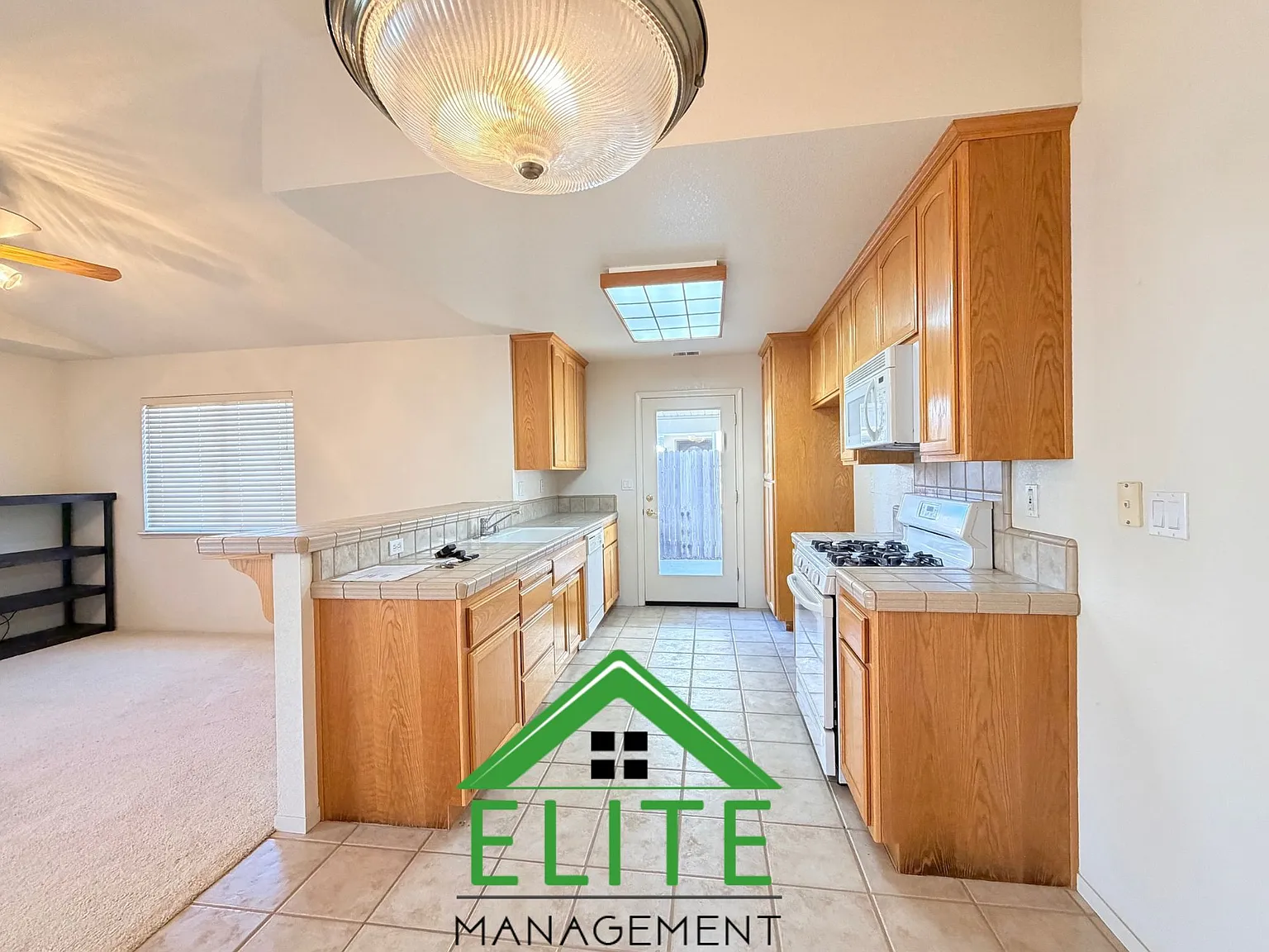 2 bed, 1154 sqft, $2,200 — Photo 3