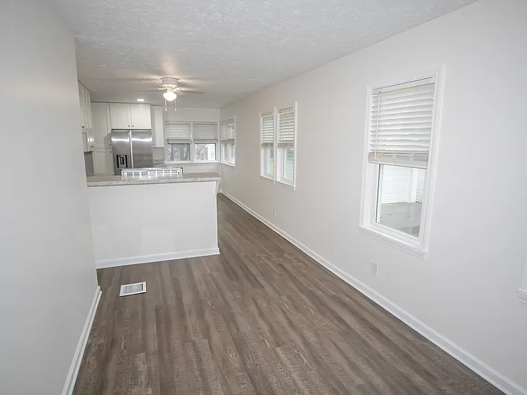 84 Thames Ave — Photo 12