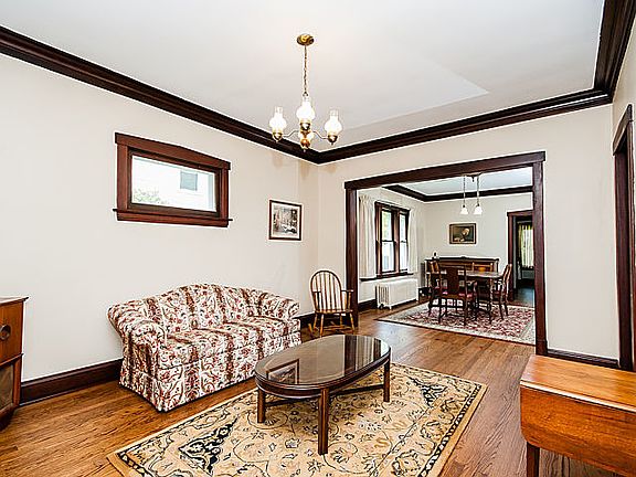3rd image of 631 Forest Ave
