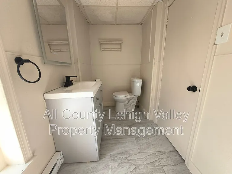 1141 Emmett St — Photo 5
