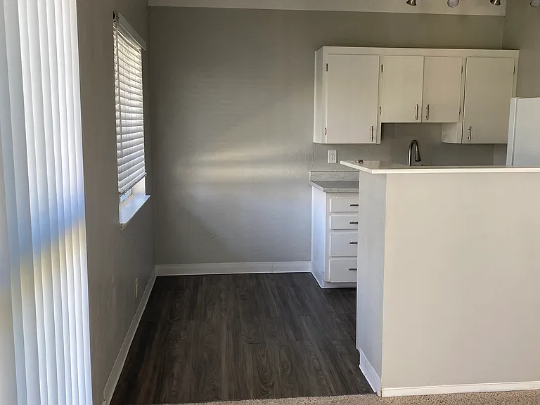 Grant St Apartments — Photo 16