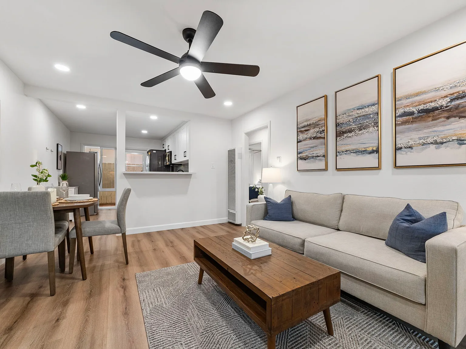2 bed, 700 sqft, $4,800 — Photo 2