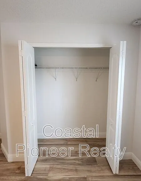 11404 Holmbridge Ln — Photo 7