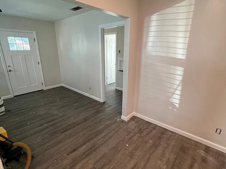 1015 Cameron Ave #1 — Photo 3