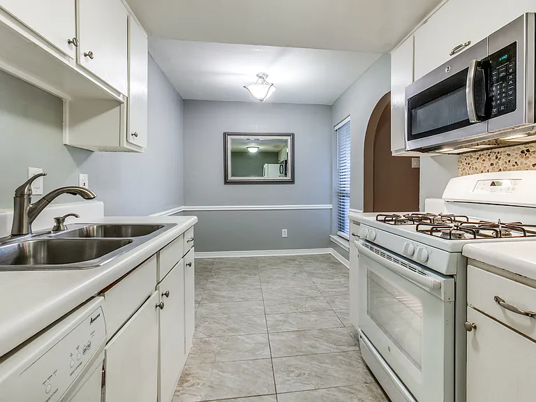 15926 Stillwood St #1071 — Photo 9