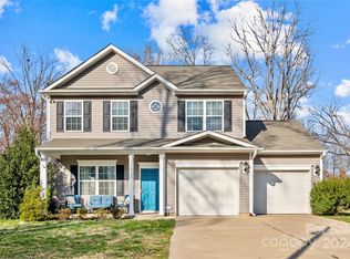 10723 Forest Dr, Matthews, NC 28105