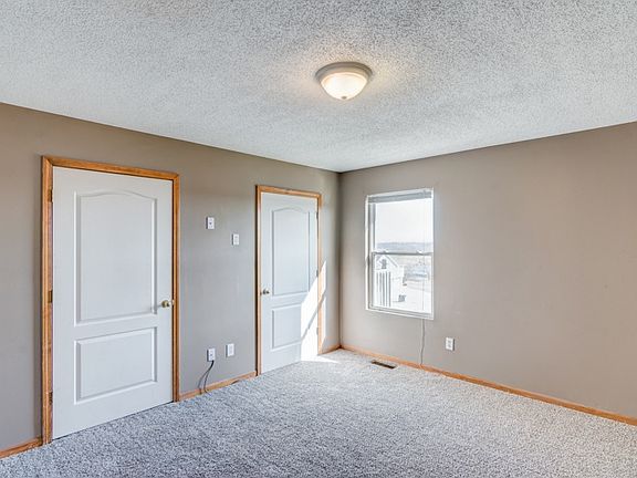 5th image of 15011 Kelly Dr #15011