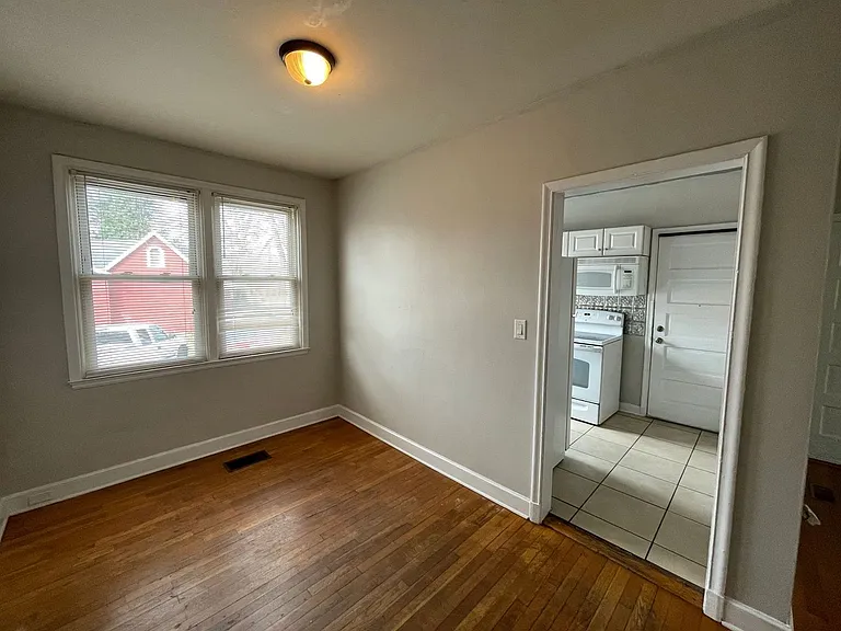 SH074-Lafayette Apartments — Photo 4