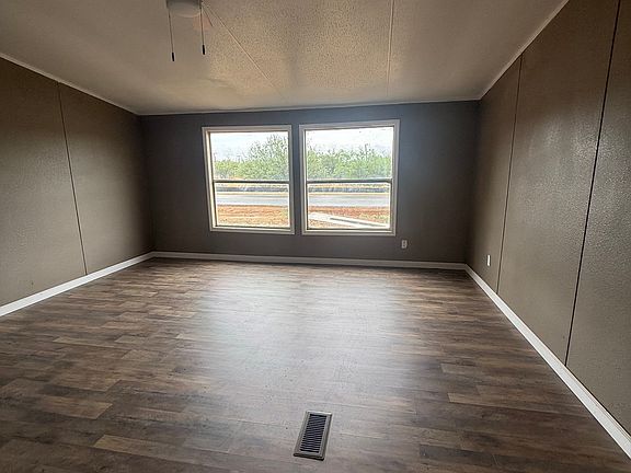 4th image of 623 S Commerce