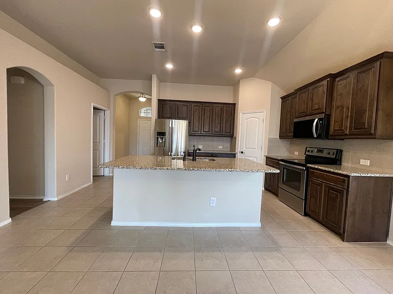 2120 Blakely Ct — Photo 21