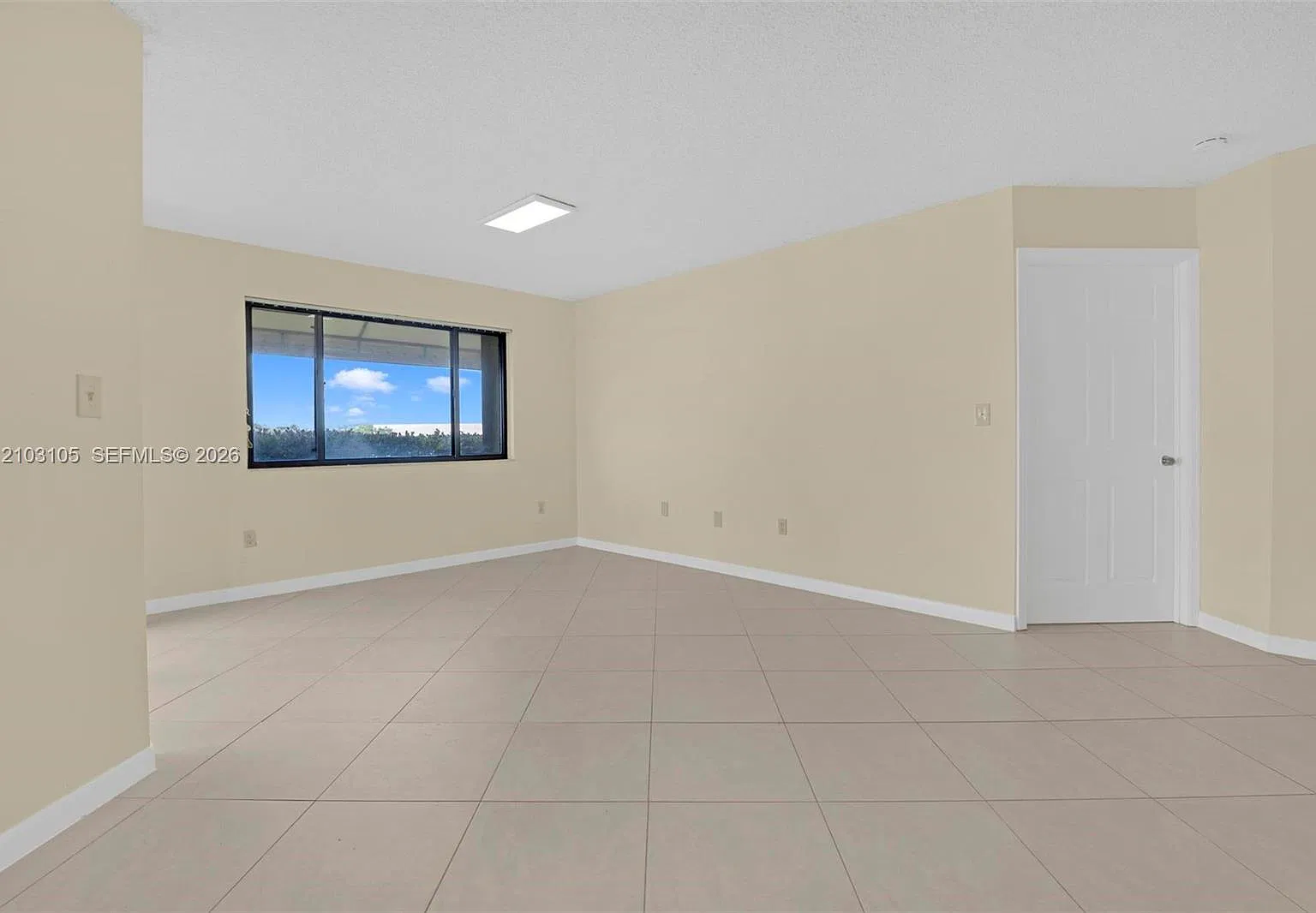 15545 Miami Lakeway N — Photo 4