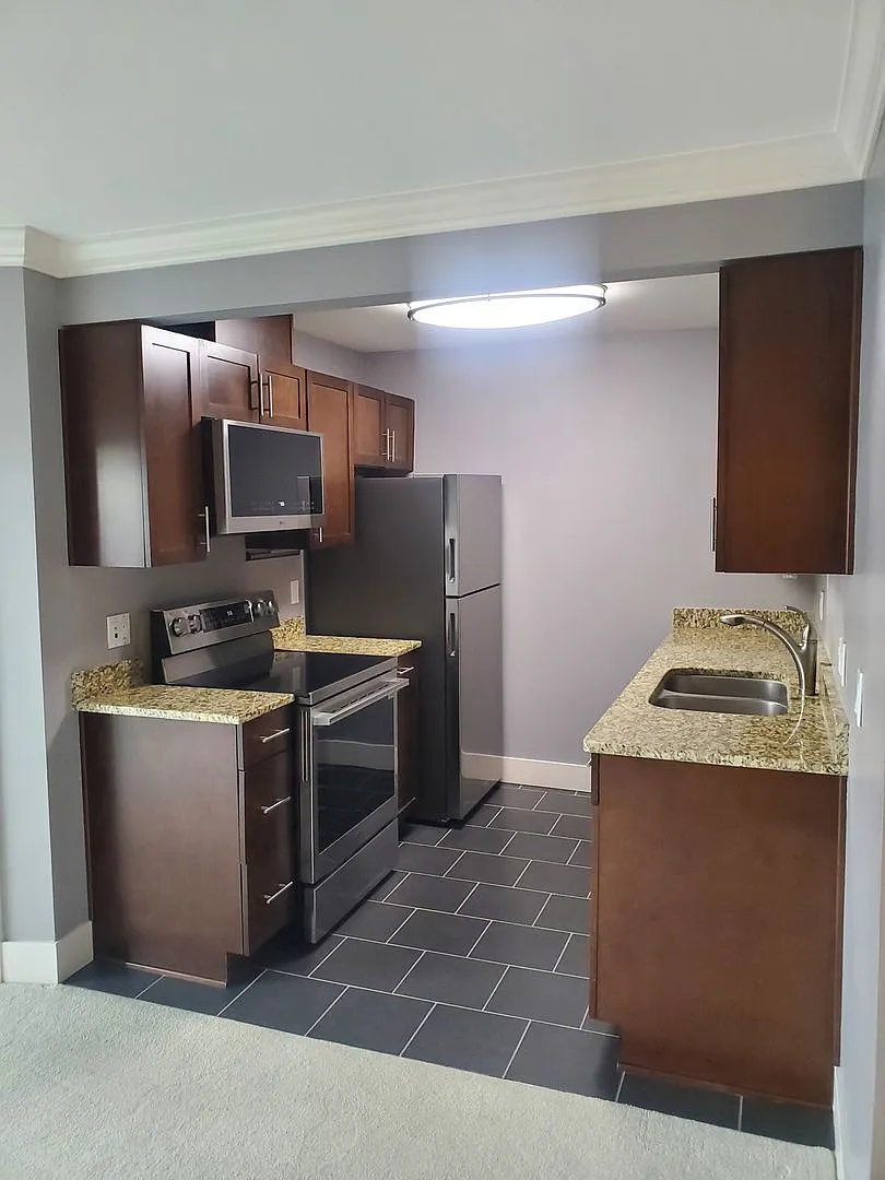 Ballard 2 Bed Condo — Photo 2