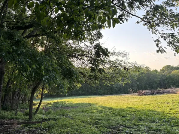 4884 Rock House Rd, Portland, TN 37148