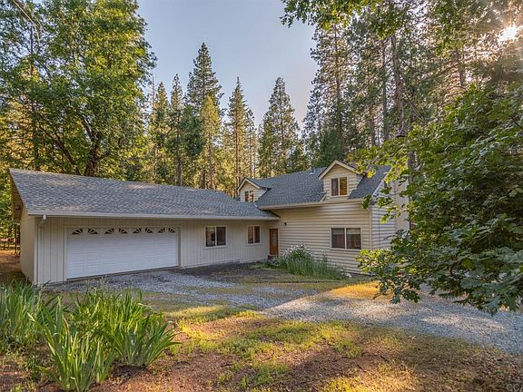 4th image of 2074 Douglas Dr
