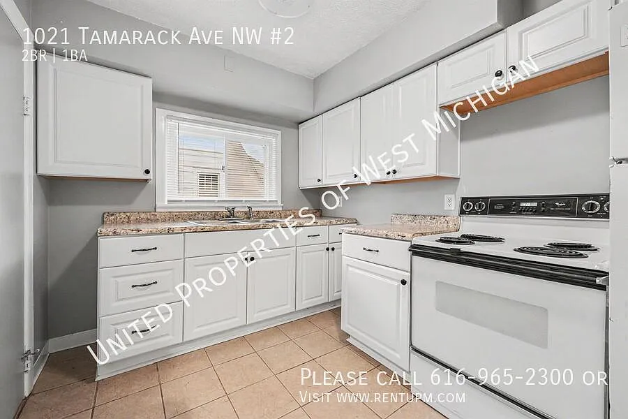 Building Photo - 1021 Tamarack Ave NW #2