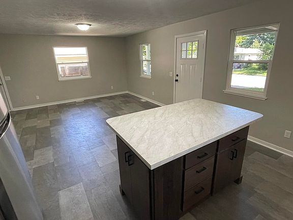 5th image of 851 Woolsey Dr SW
