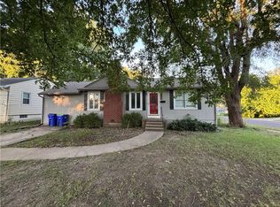 7041 Glenwood St, Overland Park, KS 66204