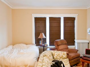 1114 Davis St APT 3, Evanston, IL 60201