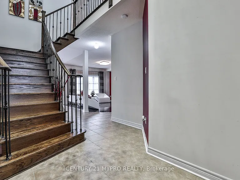 431 Woodspring Ave E — Photo 25