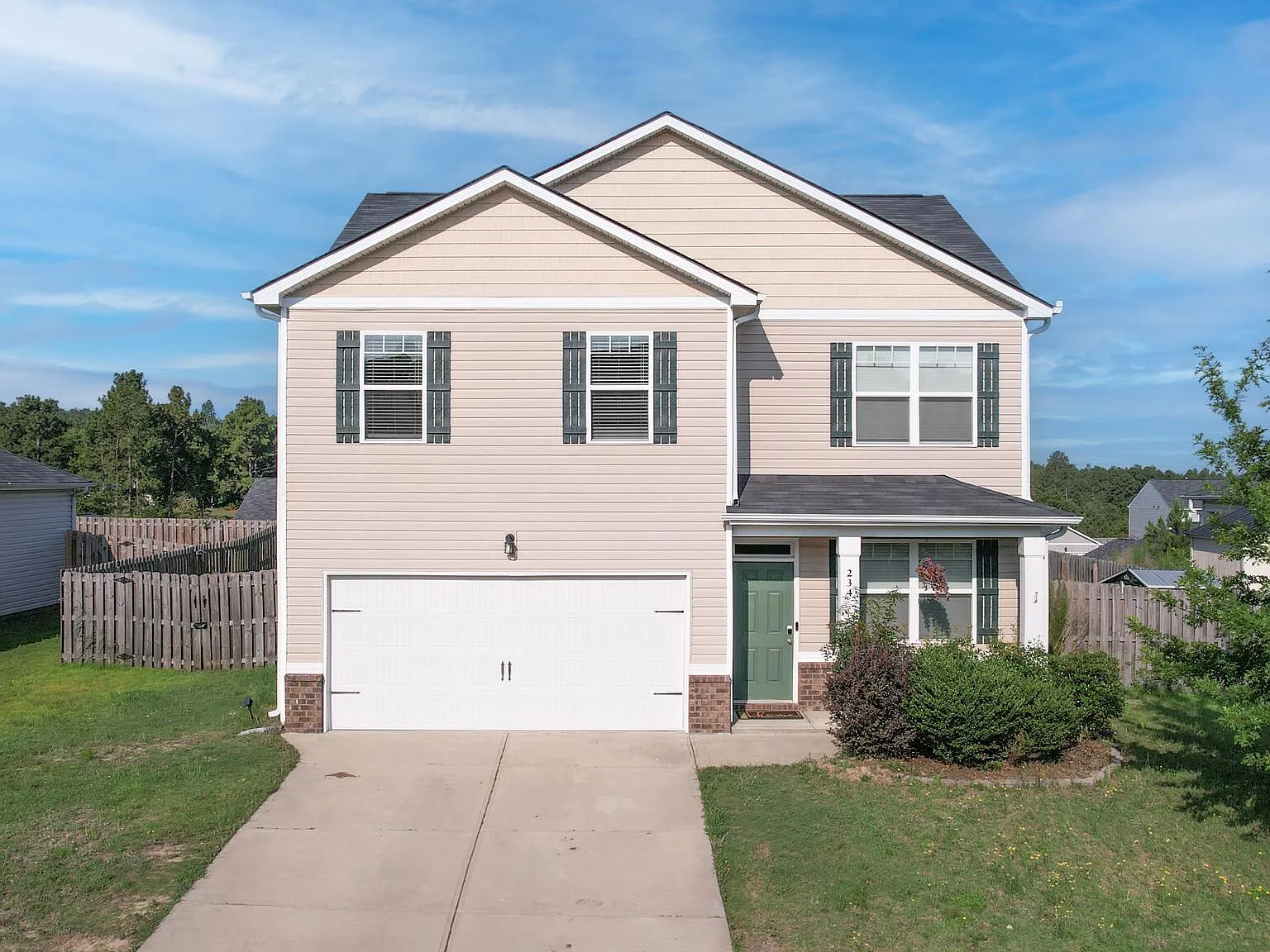 4 bed, 2.5 bath, 1991 sqft, $2,200 — Photo 1