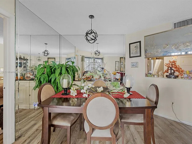 800 Independence Dr — Photo 11