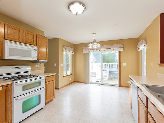 3rd image of 570 Jenna Dr