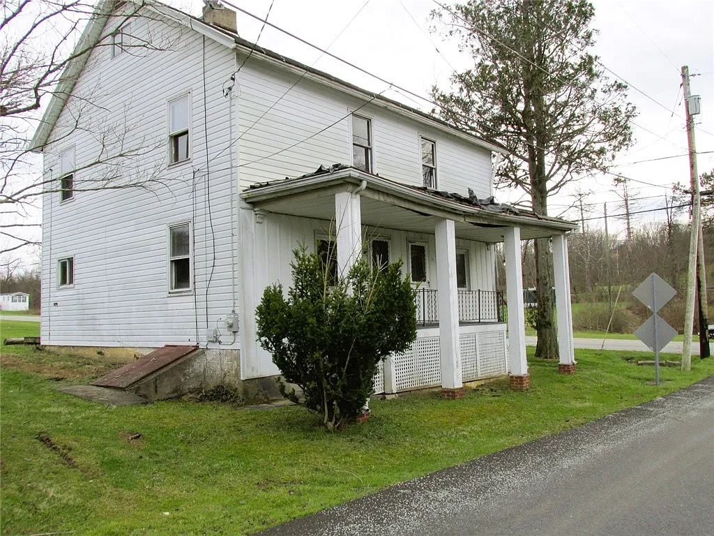 376 Penn Ave photo 1
