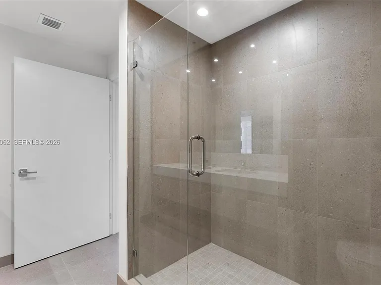 11 NE 6th St #407 — Photo 15