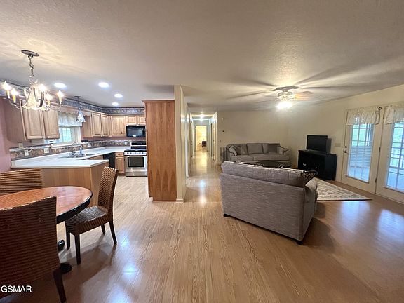 5th image of 3661 Boxwood Ln