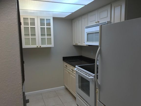 2nd image of 13618 Greenfield Dr APT 304