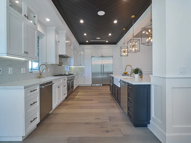 2439 S Beverly Dr — Photo 11