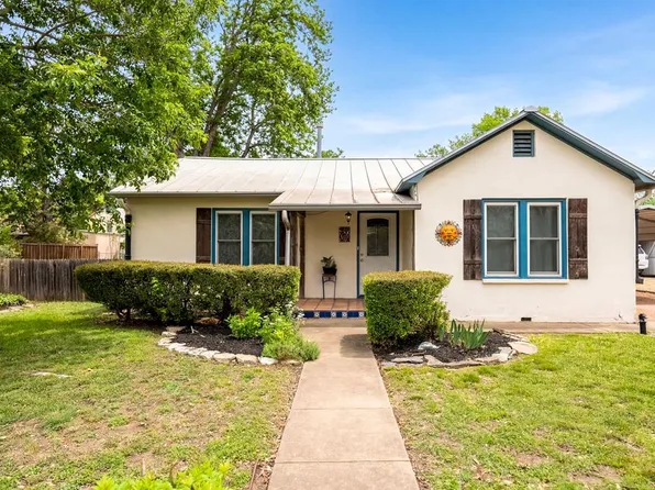 408 W College St, Fredericksburg, TX 78624