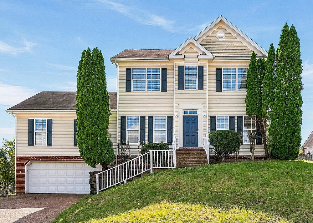 4 bed, 2.5 bath, 2230 sqft, $2,590 — Photo 1