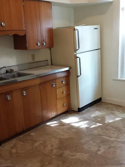 904 Vine St — Photo 2