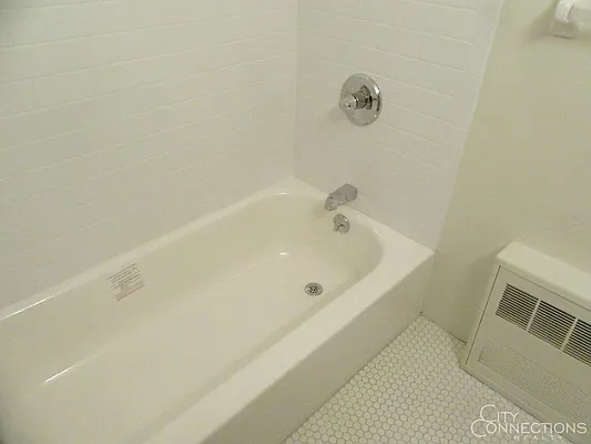 Rented by City Connections Realty | media 19