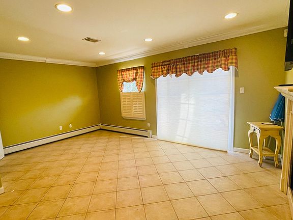 4th image of 77 Santa Monica Ln #1