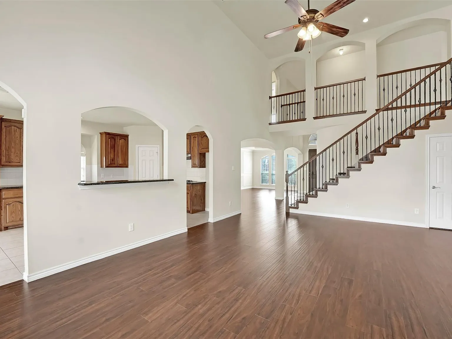 5 bed, 3.5 bath, 3508 sqft, $3,400 — Photo 3