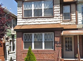5721 65th St, Maspeth, NY 11378