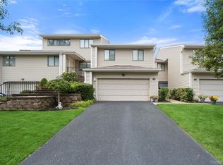 10 Pheasant Ln, Woodbury, NY 11797