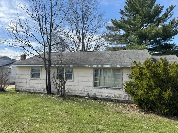 4459 N Leavitt Rd NW, Warren, OH 44485