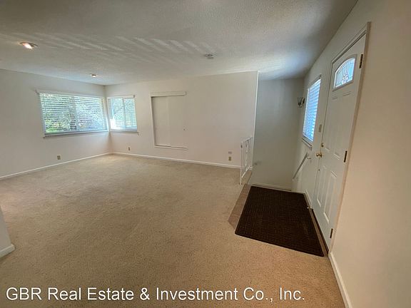 3rd image of 2825 Northridge Dr