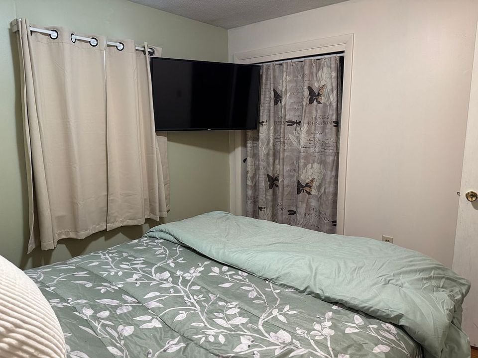2nd image of 1501 New Hampshire #123